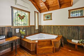 StayAU 1BR Rustic Picturesque Cottage