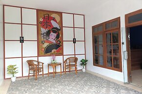 OYO 93837 Ipeda Family Residence