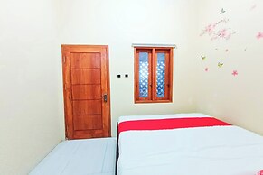 OYO 93837 Ipeda Family Residence