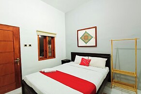 OYO 93837 Ipeda Family Residence