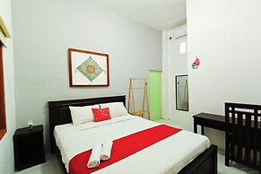 OYO 93837 Ipeda Family Residence