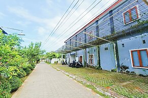 OYO 93837 Ipeda Family Residence