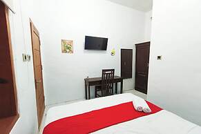 OYO 93837 Ipeda Family Residence