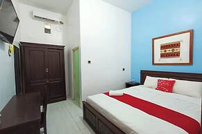 OYO 93837 Ipeda Family Residence