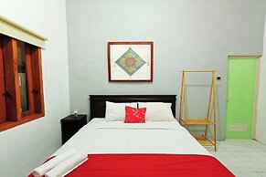 OYO 93837 Ipeda Family Residence