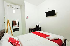 OYO 93837 Ipeda Family Residence