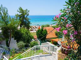 Zoe Seaview Apartment by Rentals Pro