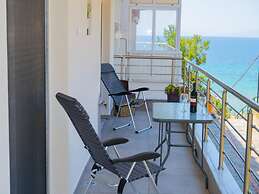 Zoe Seaview Apartment by Rentals Pro