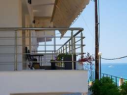 Zoe Seaview Apartment by Rentals Pro