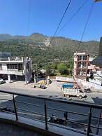Goroomgo Girish Alay Homestay Uttarakhand