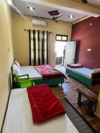 Goroomgo Girish Alay Homestay Uttarakhand