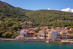 Seafront Haven Darka