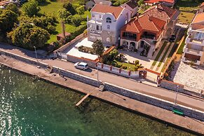 Seafront Haven Darka