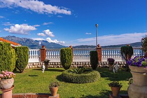 Seafront Haven Darka