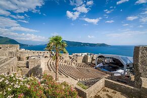 Seafront Haven Darka