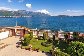 Seafront Haven Darka