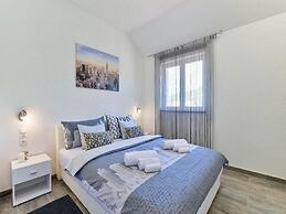 Pool Apartment Leonardo