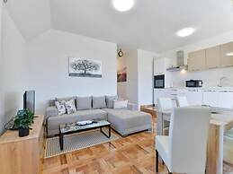 Pool Apartment Leonardo