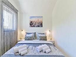 Pool Apartment Leonardo