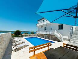 Pool Apartment Leonardo