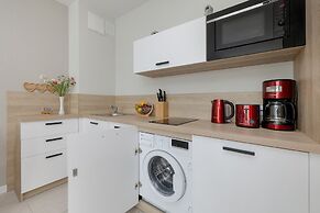 Coast Apartment With Balcony by Renters