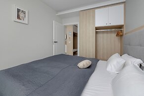 Coast Apartment With Balcony by Renters