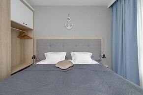 Coast Apartment With Balcony by Renters