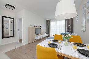 Coast Apartment With Balcony by Renters