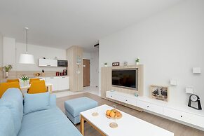 Coast Apartment With Balcony by Renters