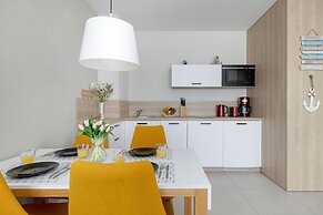 Coast Apartment With Balcony by Renters