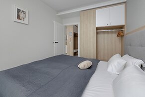 Coast Apartment With Balcony by Renters