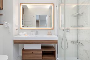 Coast Apartment With Balcony by Renters