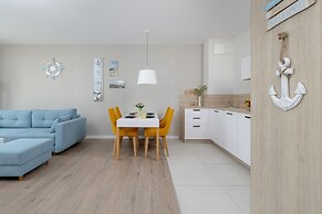 Coast Apartment With Balcony by Renters