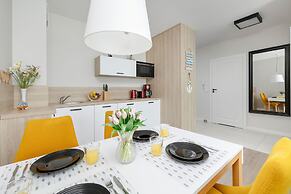 Coast Apartment With Balcony by Renters