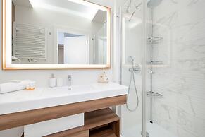 Coast Apartment With Balcony by Renters