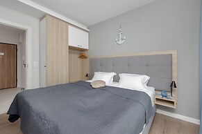 Coast Apartment With Balcony by Renters