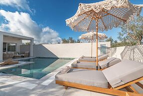 Camelia Luxury Suites - Private Pool & Jaccuzi