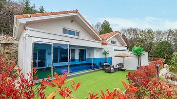 Namhae Eagless Poolvilla Pension