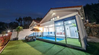 Namhae Eagless Poolvilla Pension