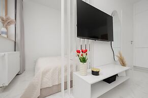 Air-conditioned Studio by Renters