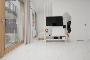 Air-conditioned Studio by Renters