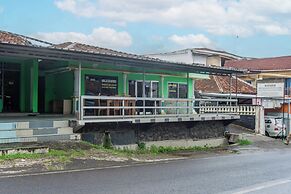 SPOT ON 93840 Guest House Amanda Syariah