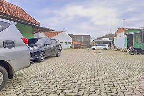 SPOT ON 93840 Guest House Amanda Syariah