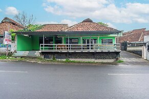 SPOT ON 93840 Guest House Amanda Syariah