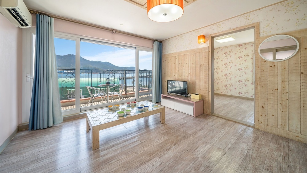 Tongyeong Haegando Pension