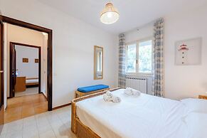 Peaceful Apartment In Deiva Marina