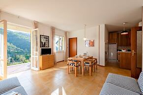 Peaceful Apartment In Deiva Marina
