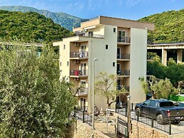 Akhdar Apartments