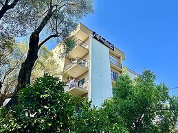 Akhdar Apartments