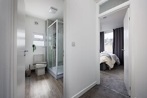 Luxurious 4 Bed House - Sleeps 8